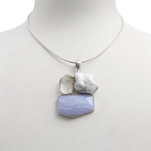 Ciondolo composto in Calcedonio, Perle, Quarzo ed Argento