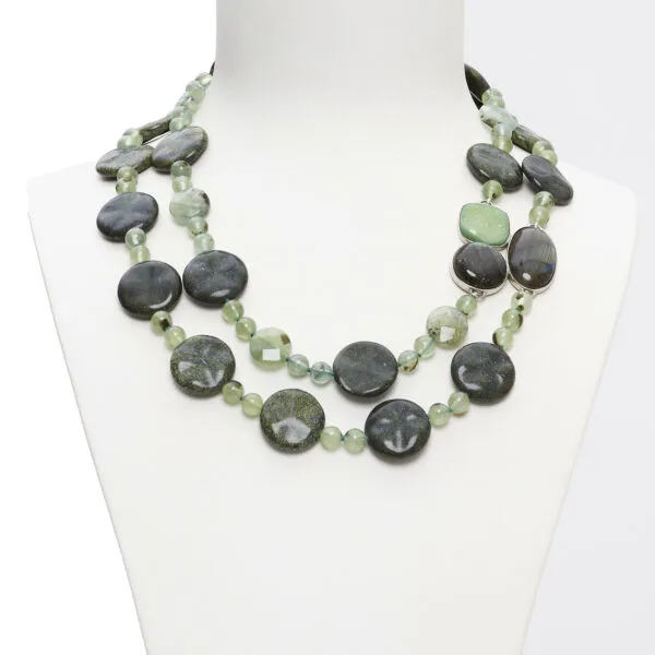 Collana a due fili in Prehnite e Nefrite, con composizione laterale artigianale in Argento
