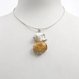 Ciondolo composto in Corallo Fossile, Perla Barocca ed Argento