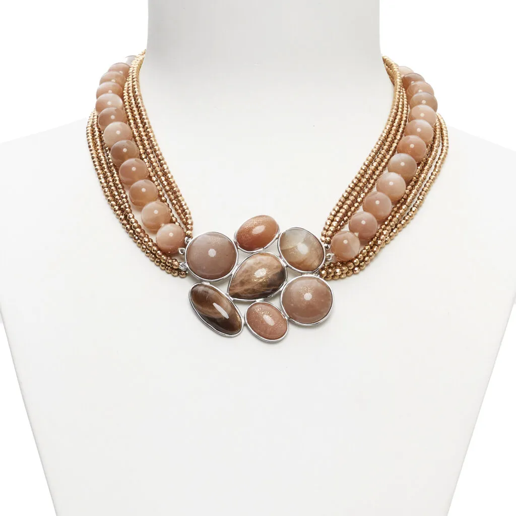 Zeven-strengs korte ketting in maansteen, zonnesteen en hematiet met handgemaakte centrale compositie in zilver