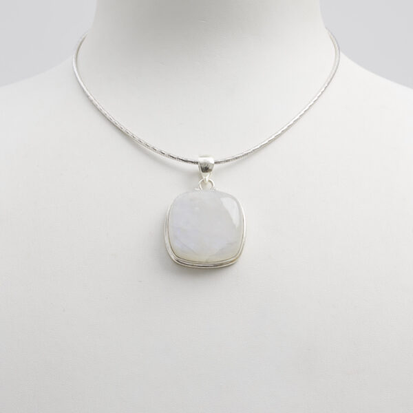 Ciondolo in Labradorite Bianca quadrato con Argento