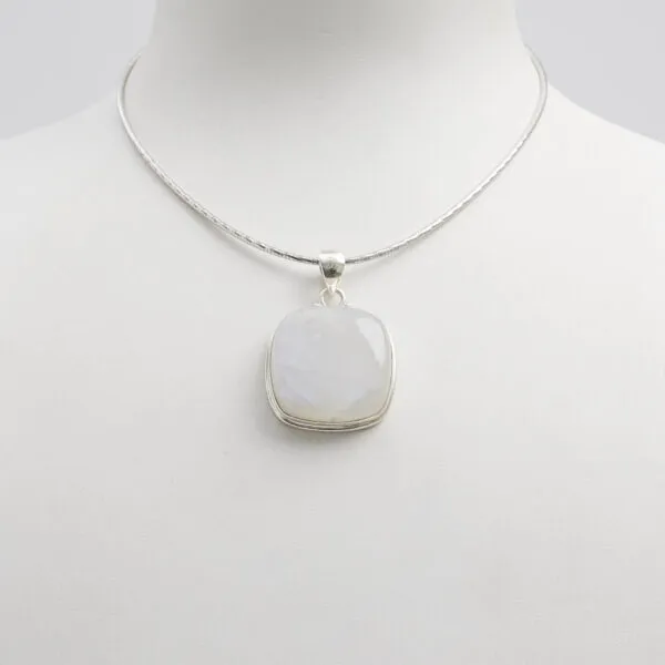 Ciondolo in Labradorite Bianca quadrato con Argento