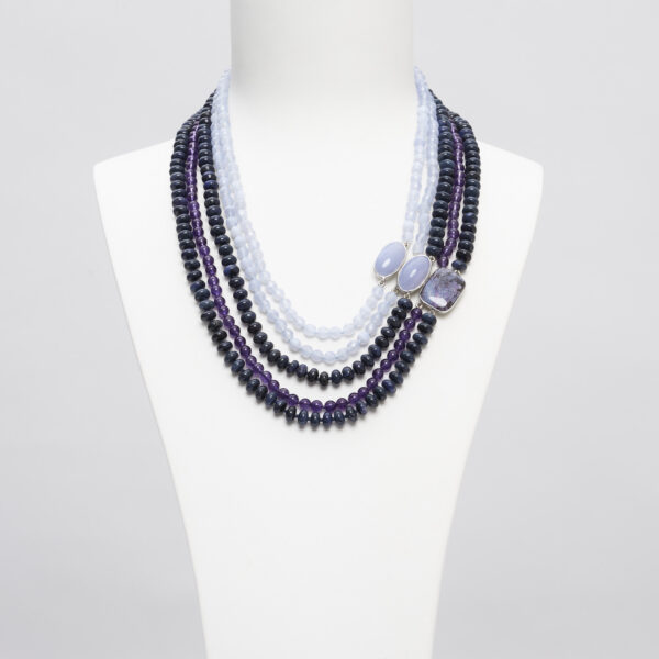Collana a cinque fili in Calcedonio, Dumortierite ed Ametista, con composizione laterale artigianale in Argento