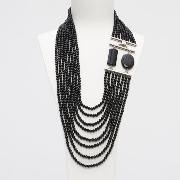 Collana a otto fili in Agata Nera, con chiusura laterale in argento