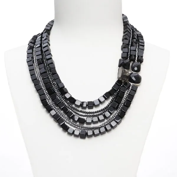 Collana a sette fili in Agata Nera ed Ematite, con composizione laterale artigianale in Argento