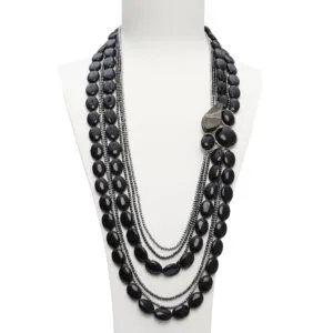 Collana lunga a sette fili in Agata Nera ed Ematite, con composizione laterale artigianale in Argento