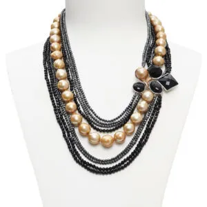 Collana a quattro fili in Agata nera, Ematite e Perle dorate, con composizione laterale artigianale in Argento