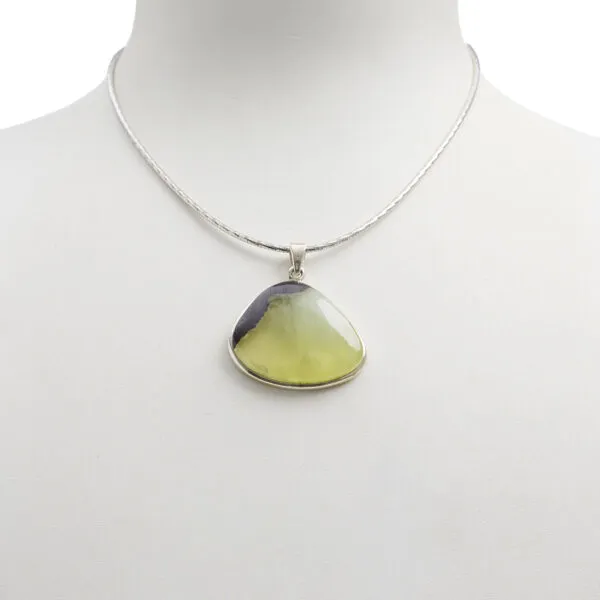 Ciondolo in Prehnite irregolare ed Argento