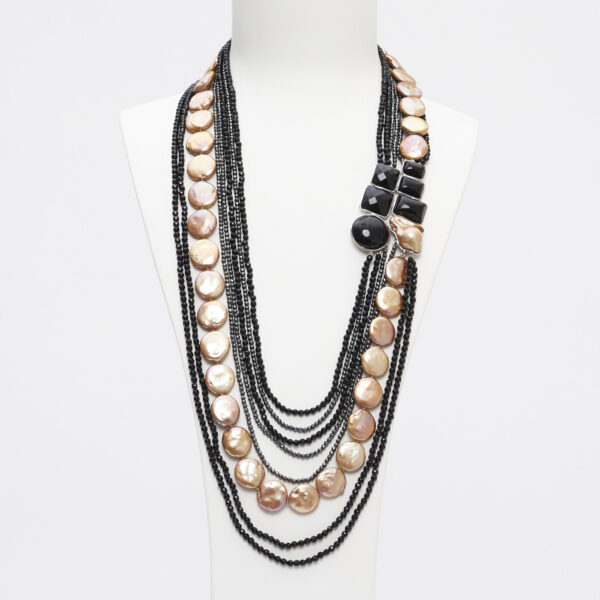 Collana ad otto fili in Agata nera, Ematite e Perle dorate, con composizione laterale artigianale in Argento