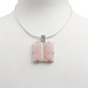 Ciondolo in Quarzo Rosa Quadrato con Argento