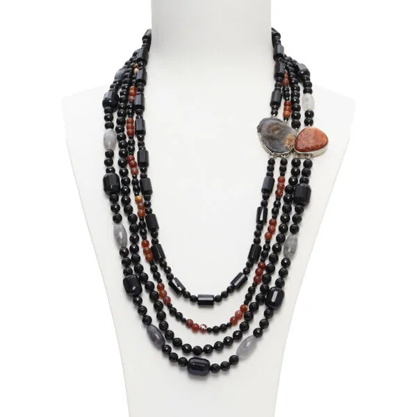 Collana a quattro fili in Agata Nera, Quarzo Grigio ed Agata di fuoco, con composizione laterale artigianale in Argento