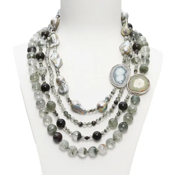 Collana a quattro fili in Lodolite, Ossidiana Rainbow e Perle, con composizione laterale artigianale in Argento