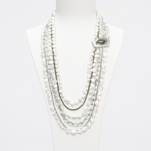 Collana a sei fili in Perle, Prasiolite ed Ematite, con composizione laterale artigianale in Argento