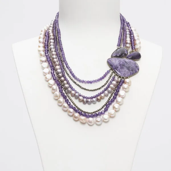 Collana in Ametista e Perle, con composizione laterale artigianale in Argento e Sugillite