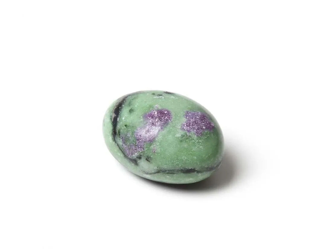 Pietra Rubino su Zoisite