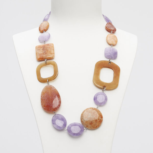 Collana rilegata in Ametista ed Aragonite, con sequenze in Corno