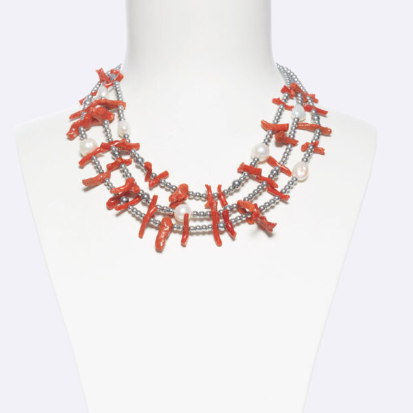 Collana a tre fili in Ematite, corallo e Perle
