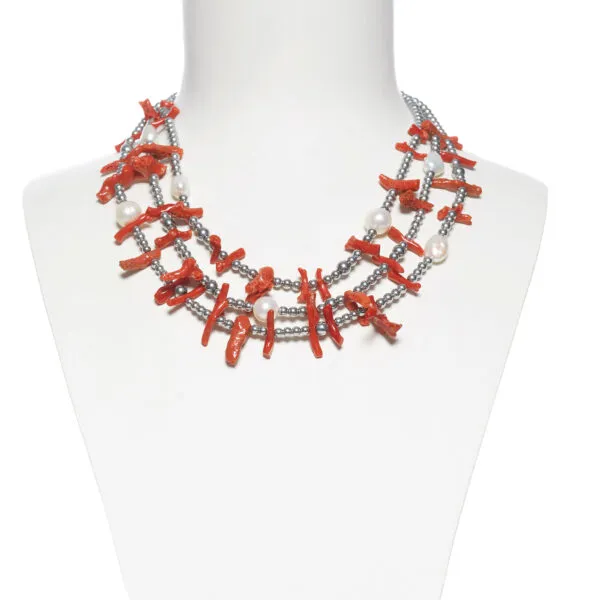 Collana a tre fili in Ematite, corallo e Perle
