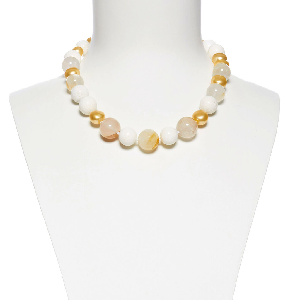Collana in Corallo bianco, Quarzo Ematoide e perle Shell
