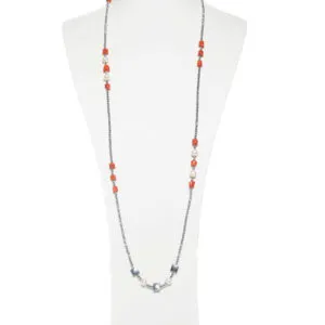 Sautoir en perles et corail avec hématite