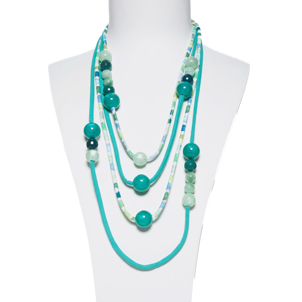 Collana in tessuto con Elementi in resina e Quarzo