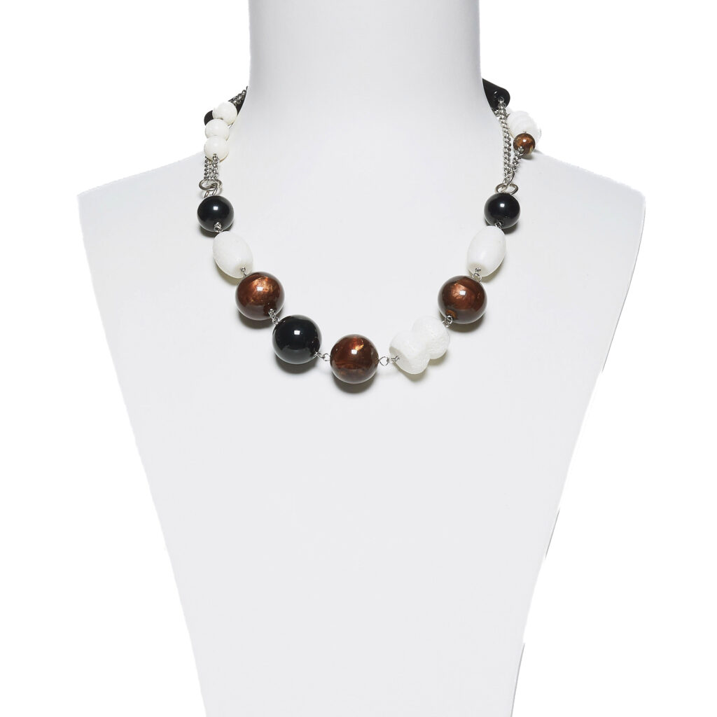 Collana con Elementi in resina ed Agata Nera