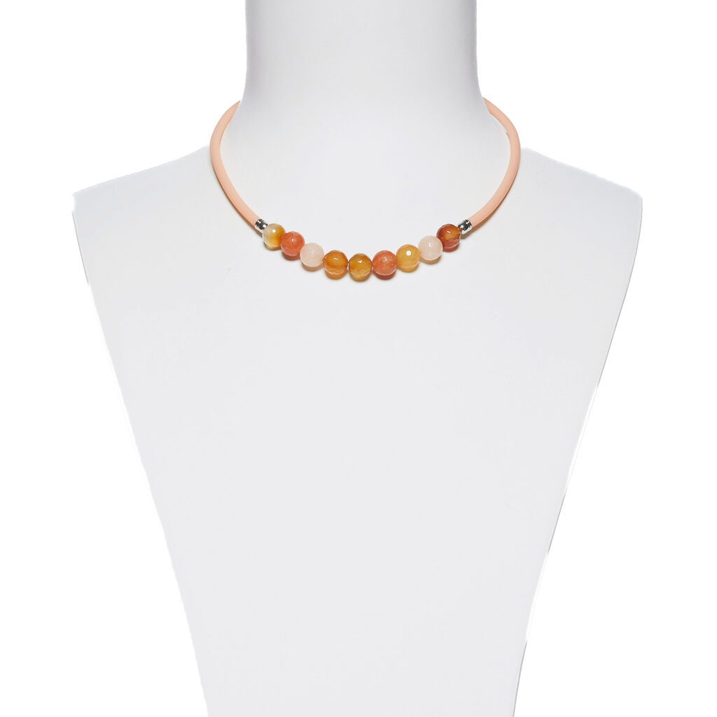 Collana in gomma ed Agata Cipria