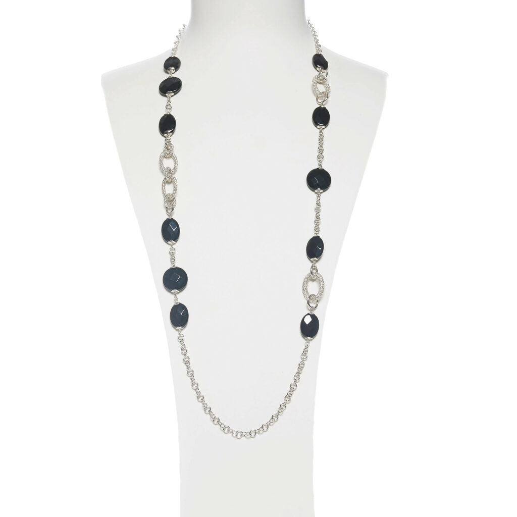 Collana lunga con elementi in argento ed Agata Nera