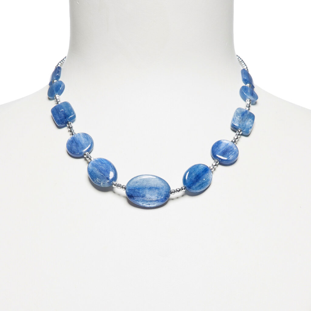 Collana in Cianite con Ematite rodiata