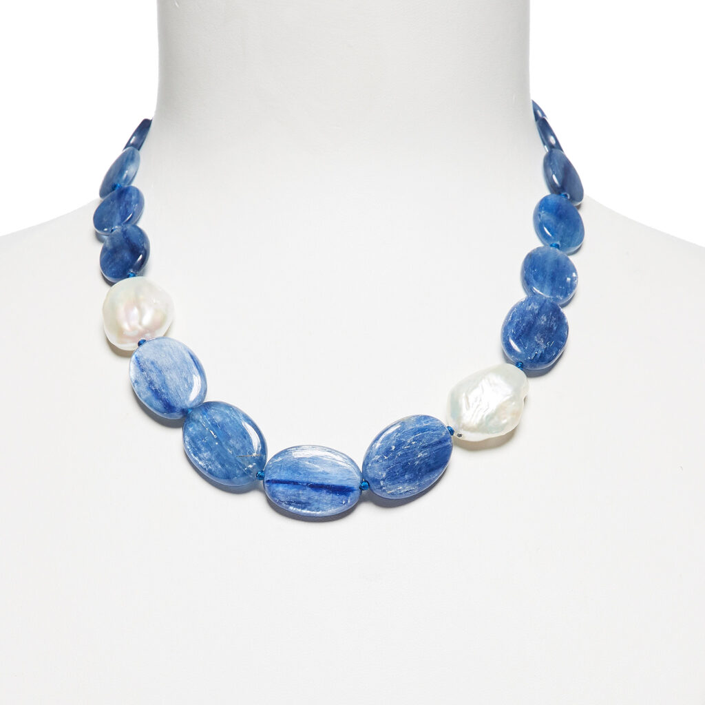 Collana Corta in Cianite e Perle