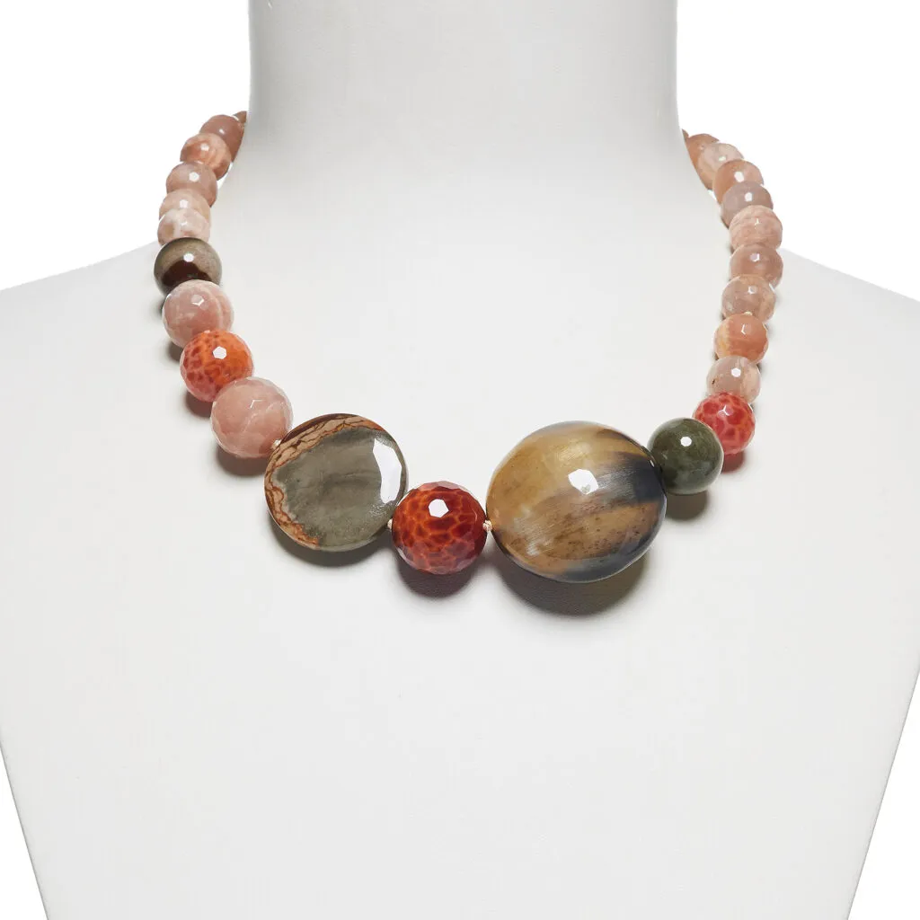 Collier de pierres de lune et d'agates avec corne