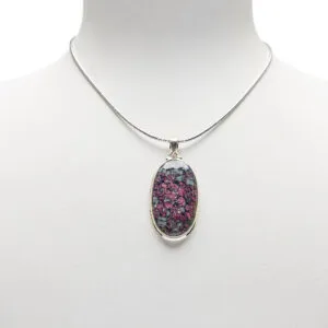 Ciondolo in Eudialite con Argento