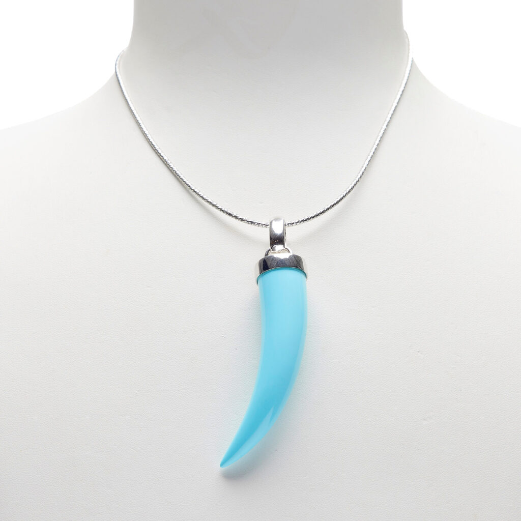 Ciondolo in Argento con zanna in Pasta Turchese