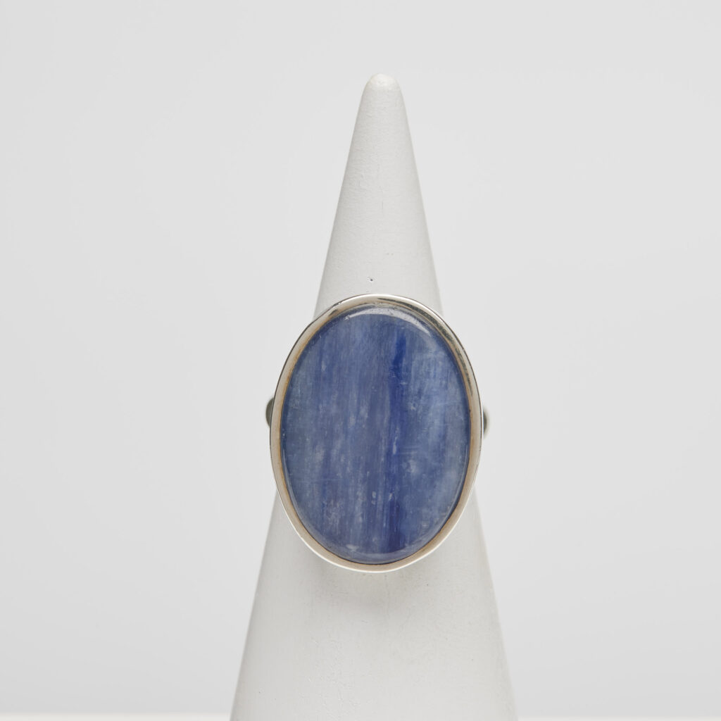 Zilveren ring met kyaniet