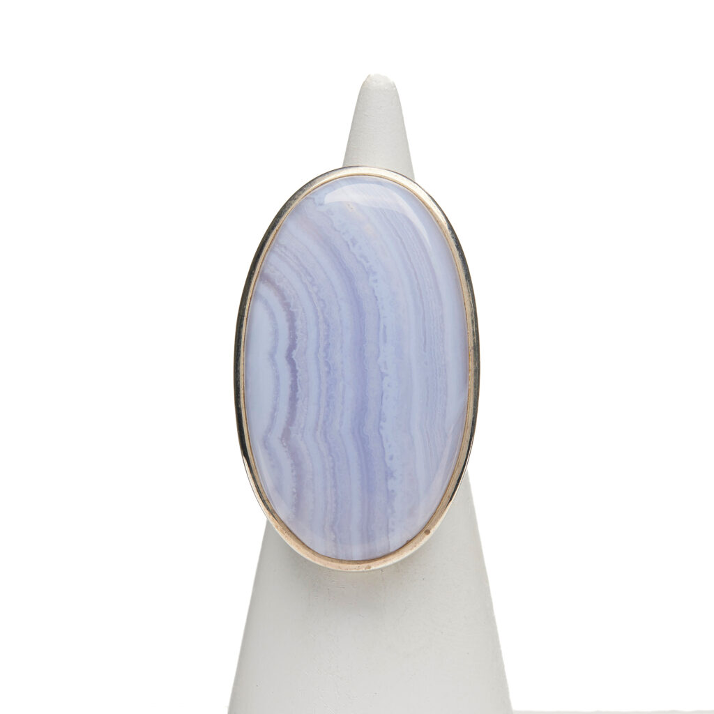 Bague en argent avec calcédoine