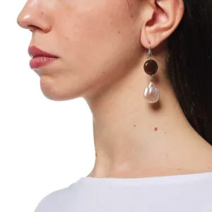 Orecchini in Legno Fossile e Perle