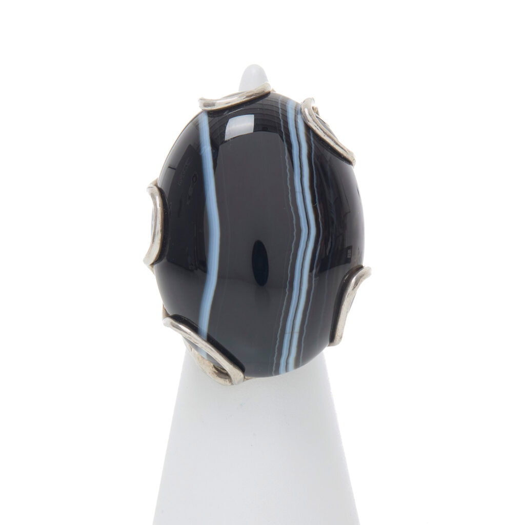 Bague en argent avec agate noire striée