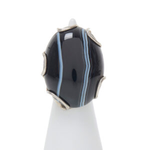 Zilveren ring met gestreepte zwarte agaat