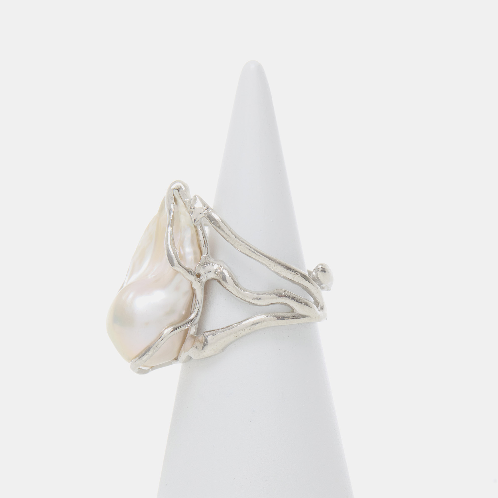 Zilveren verstelbare ring met barok parel Zilveren verstelbare ring met barok parel