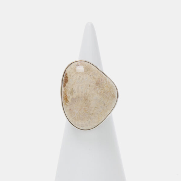 Anello Regolabile in Argento con Corallo Fossile