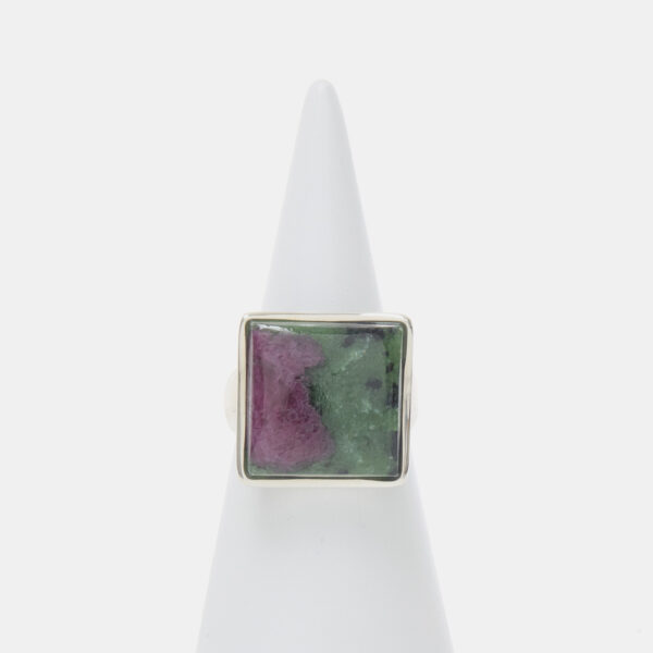 Anello in Argento con Rubino su Zoisite