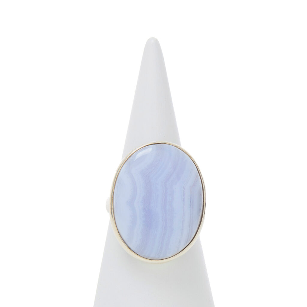 Bague en argent avec calcédoine