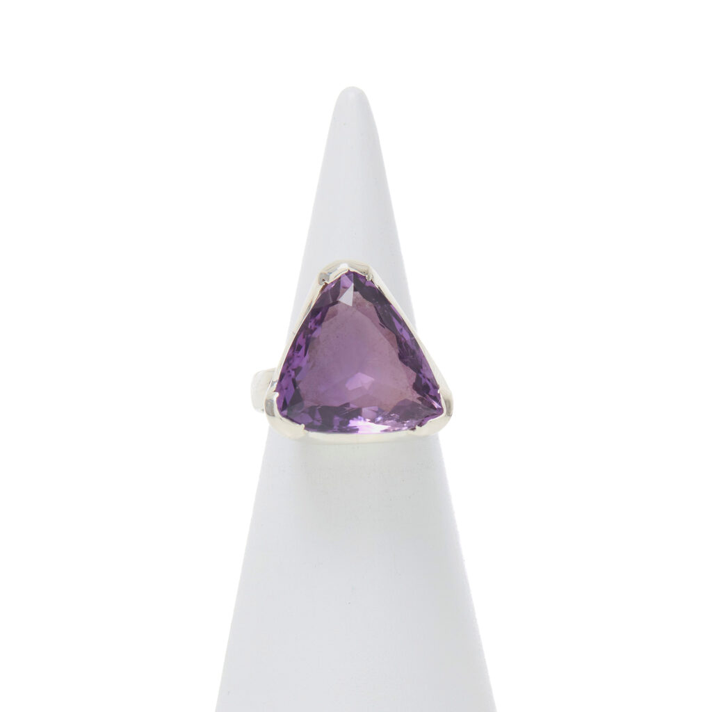 Zilveren ring met amethistkwarts