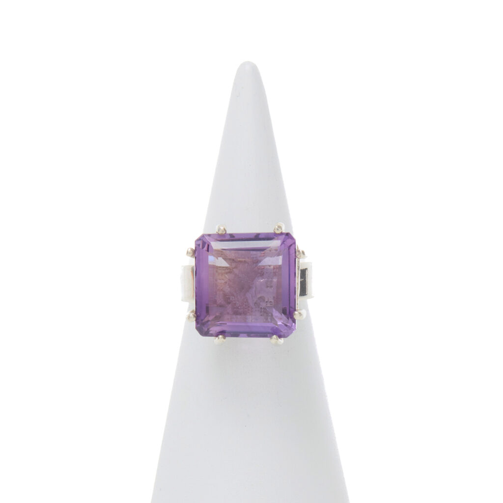Bague en argent avec quartz améthyste