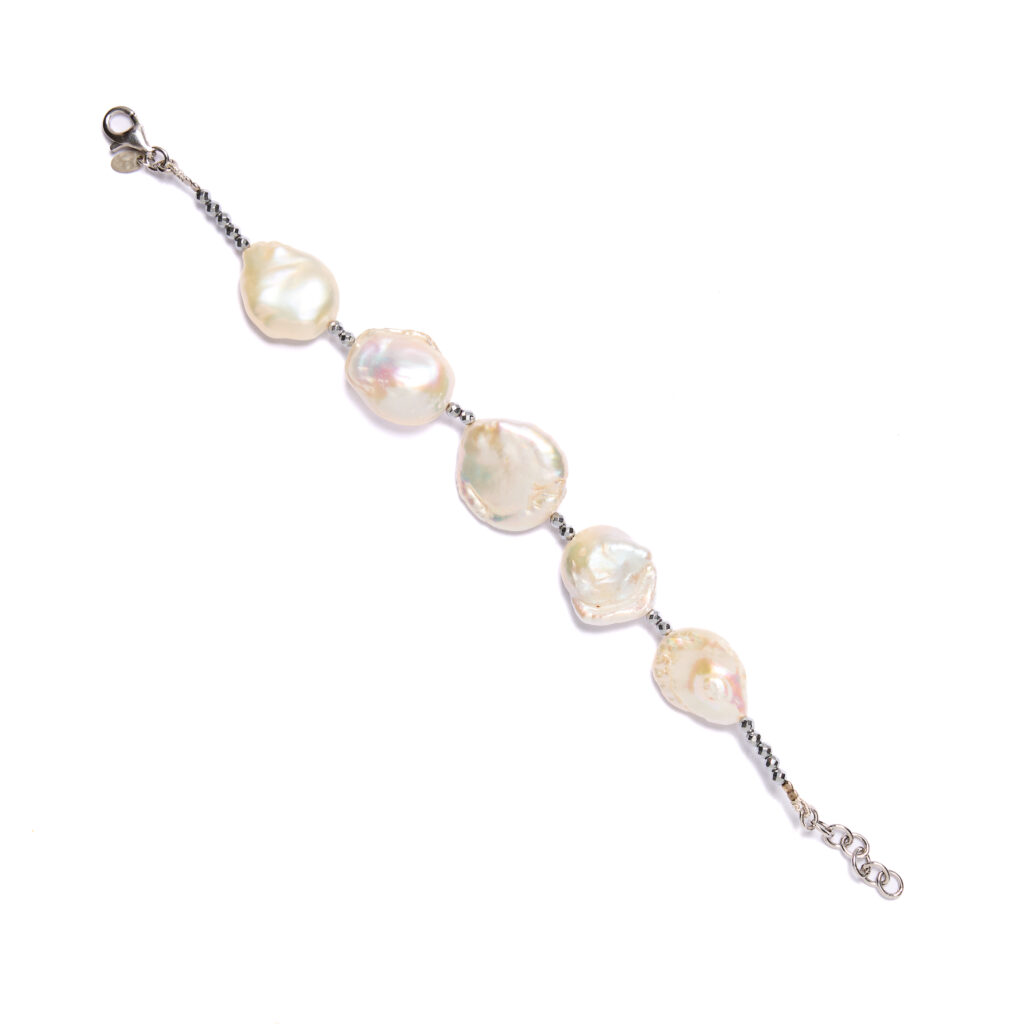 Bracciale infilato in Perle ed Ematite