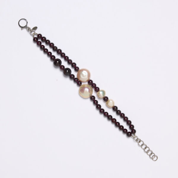 Bracciale infilato in Granato e Perle