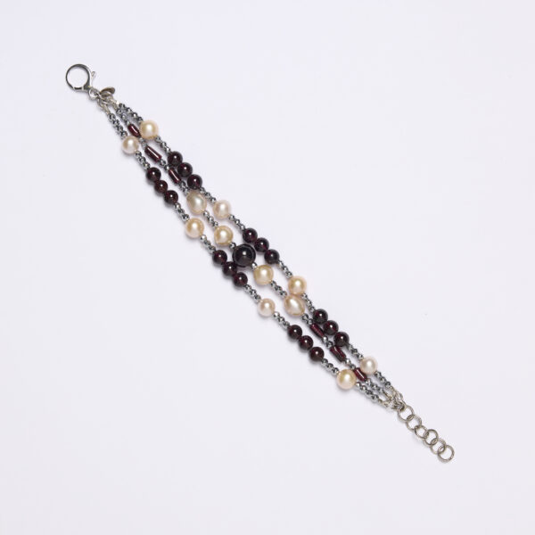 Bracciale infilato in Granato e Perle