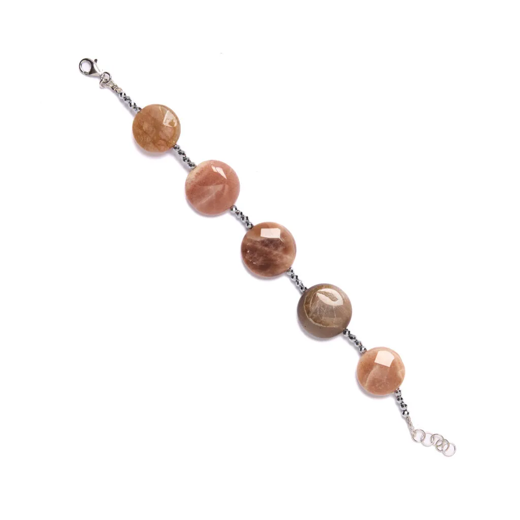 Bracciale infilato in Pietra di Luna ed EmatiteBracciale infilato in Pietra di Luna ed Ematite