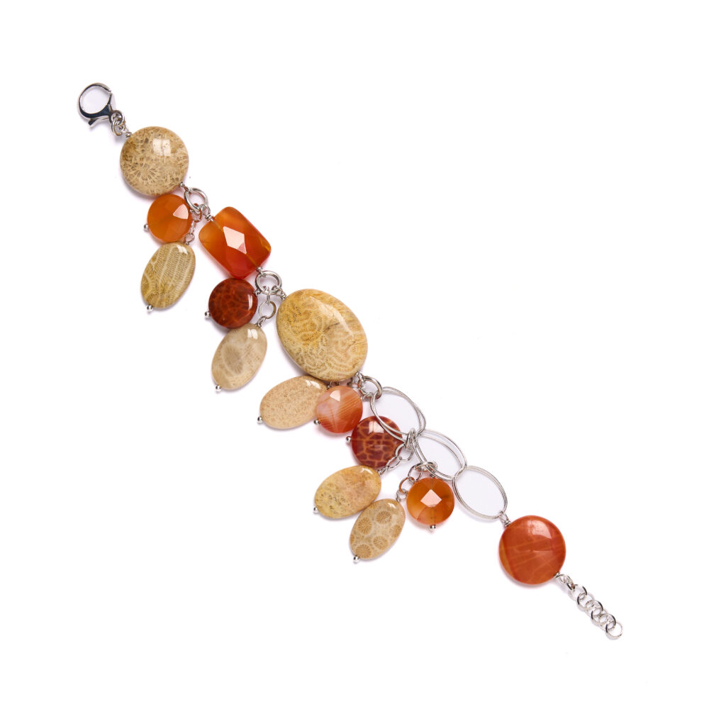 Bracciale con charms in Corallo Fossile e Corniola