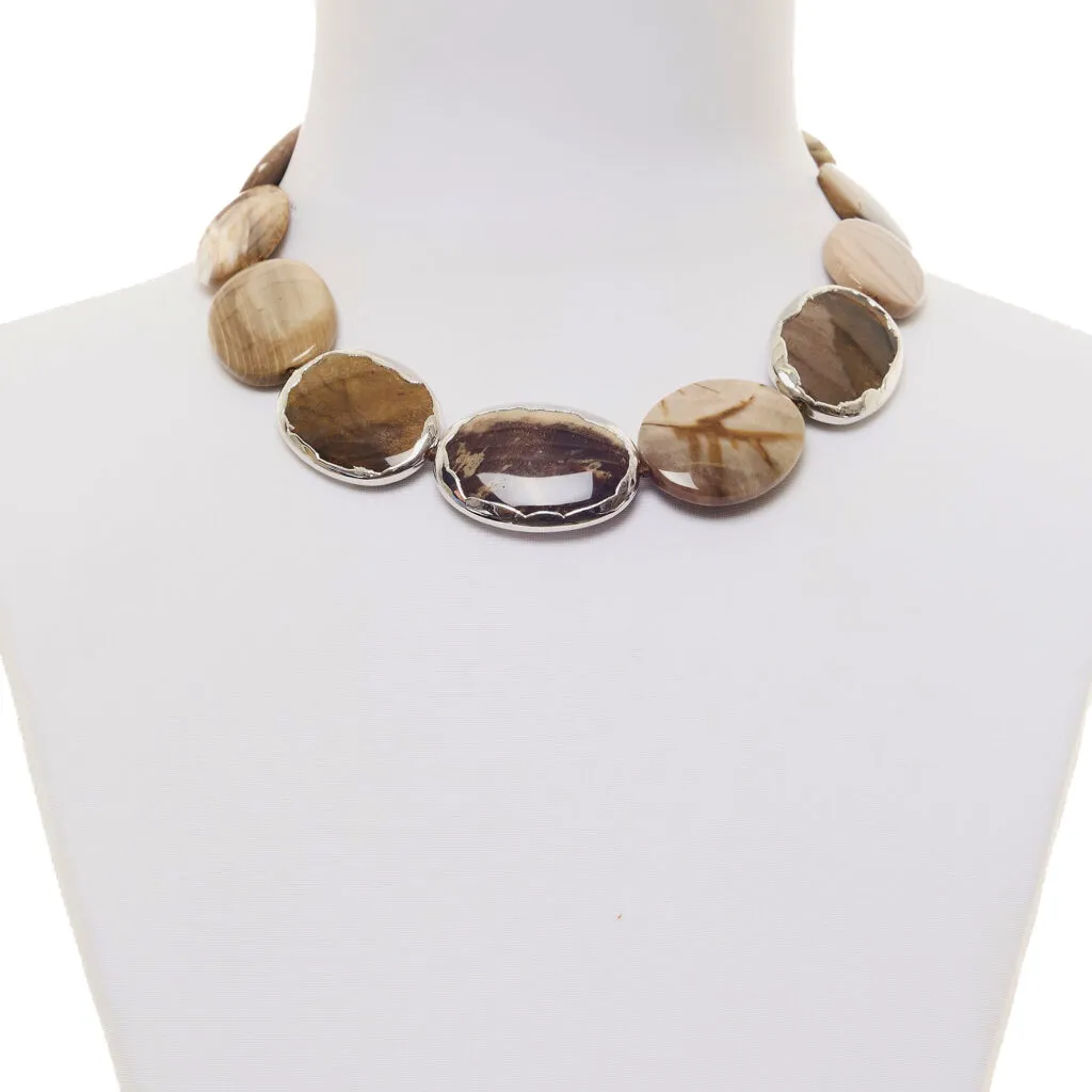 Collana Corta in Legno Fossile con Scontornato